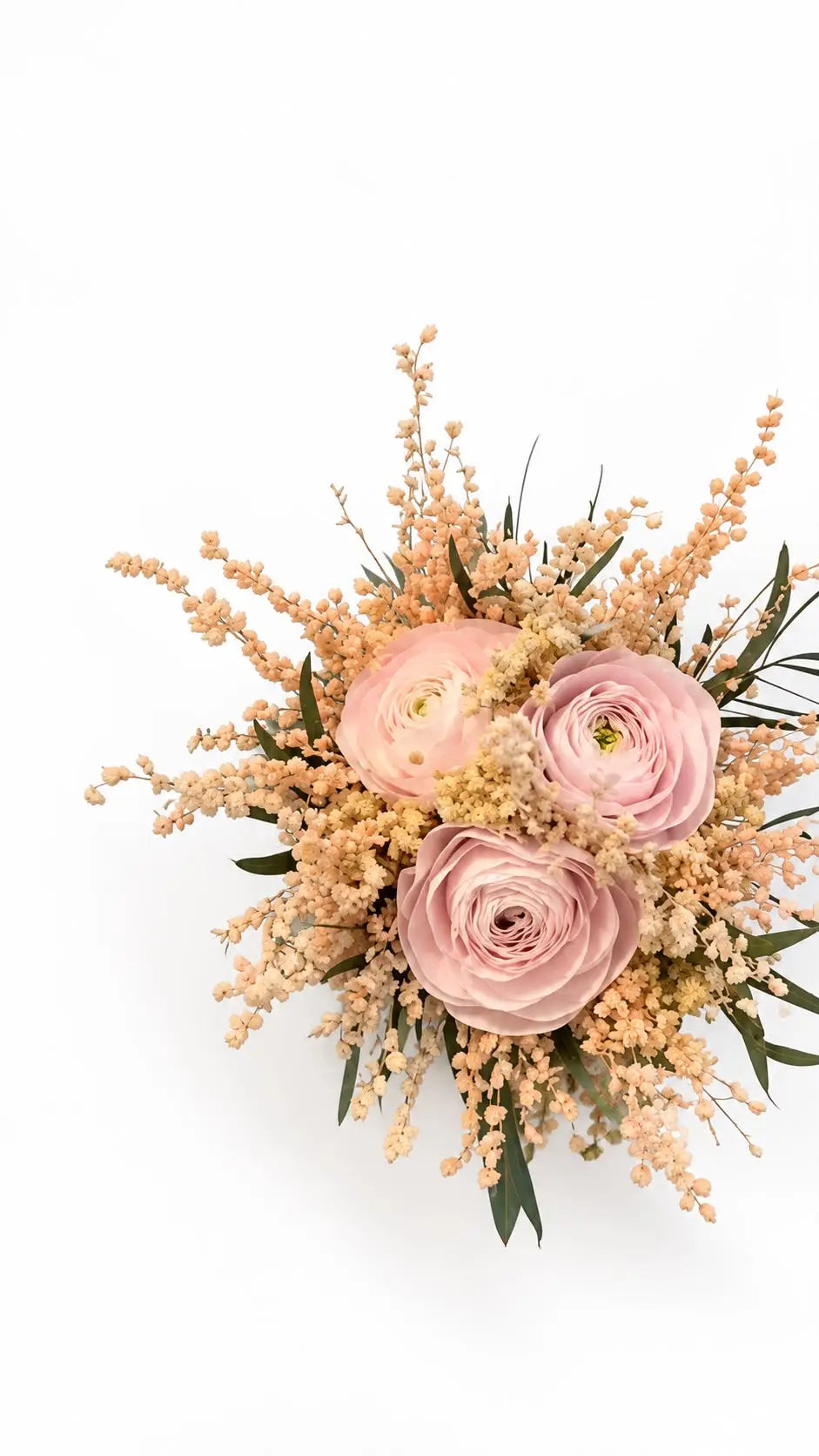 Buchet de mireasă flori naturale criogenate sau nașă cu ranunculus roz pal, florea miresei(gipsofila) crem și eucalip