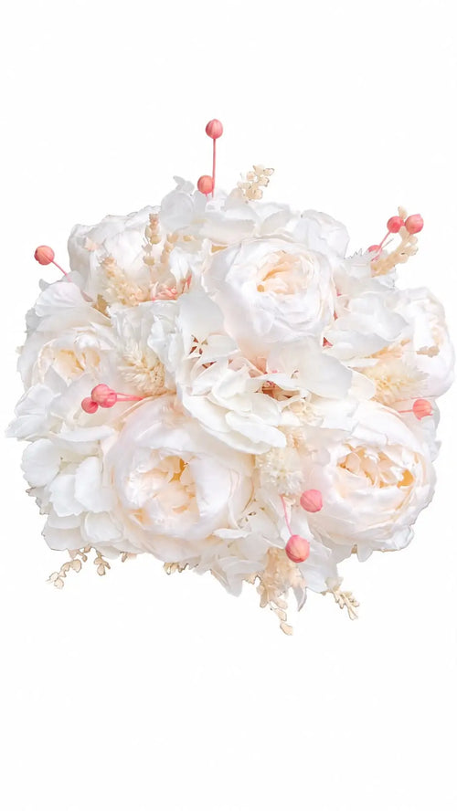 Buchet de mireasă sau nașă cu bujori albi, hortensie albă și accente decorative roz