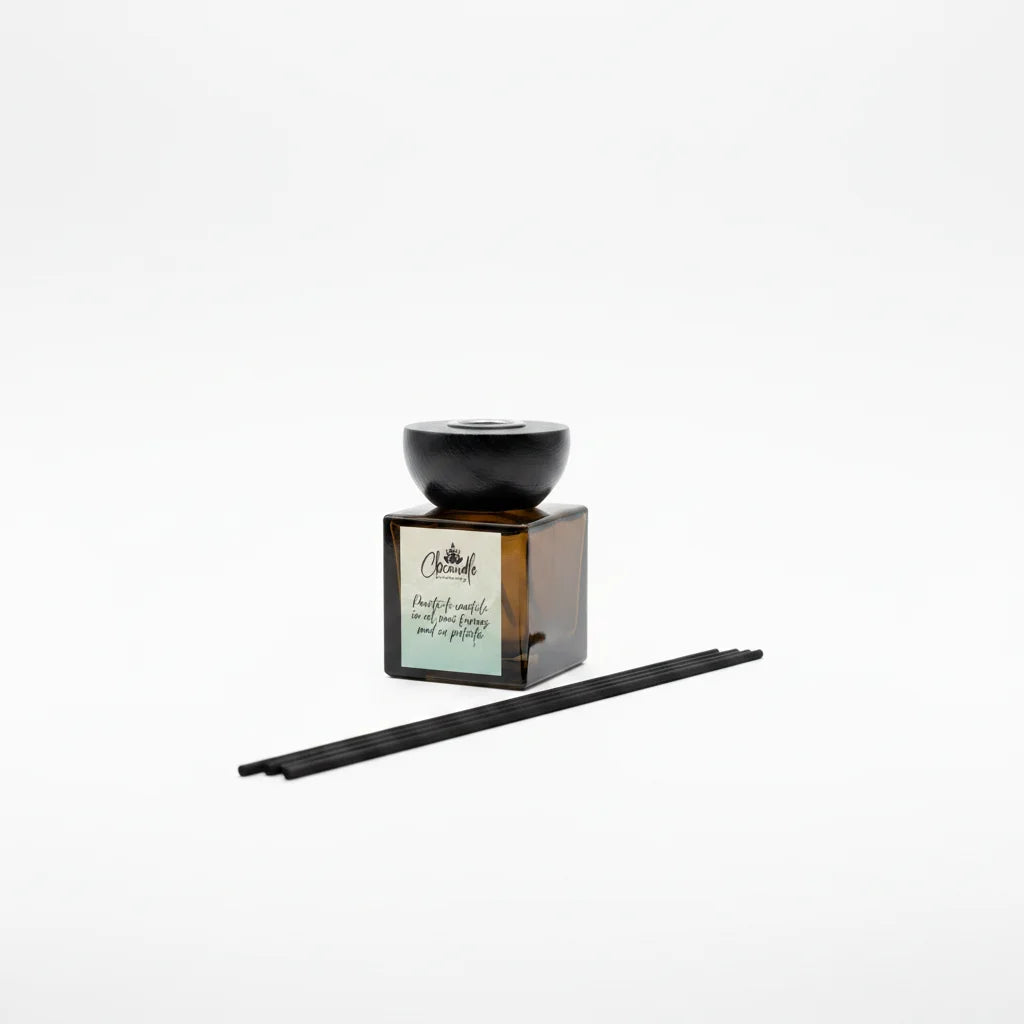 Parfum de cameră Royal 100ml cu bețișoare din ratan, note arabești orientale, sticlă transparentă cu mesaj, handmade CBCandle